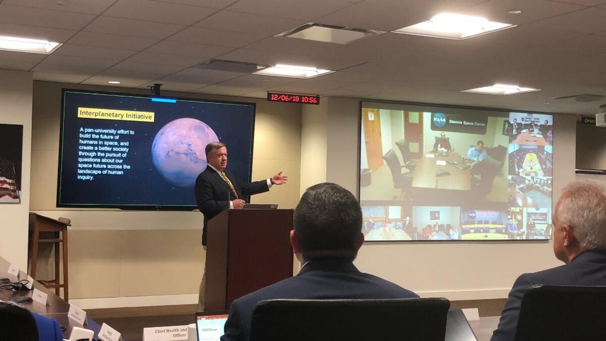 Crow Visits NASA Agency Program Management Council